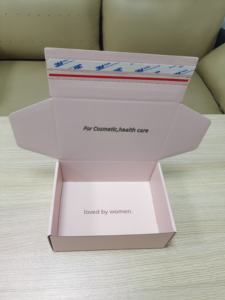 Caja de correo de <span class=keywords><strong>papel</strong></span> negro ecológica con logotipo personalizado de diseño gratuito, embalaje de autocuidado de belleza Natural, revestimiento de esponja para envío por correo - Product Image 3