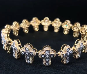Pulsera de tenis con diamantes reales de 10kt con diseño de Cruz de Jesucristo - Product Image 3