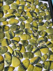 Lote al por mayor de jaspe serpentina verde cabujón piedra preciosa trasera plana Natural para hacer joyas de piedra suelta para artistas lote a granel - Product Image 2