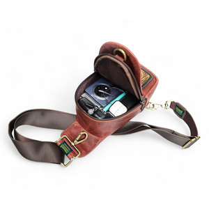 กระเป๋าคาดอกสไตล์ตะวันตกสลักลายไพ่โป๊กเกอร์และลูกเต๋าหนังวัวมีสายคล้องกระเป๋าคาดลำตัว - Product Image 2