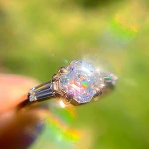 แหวนหมั้นเพชรโมอิสตัด6มม. | หินข้างแบบบาแกตต์เรียว | เครื่องประดับเจ้าสาวสีทองเงิน - Product Image 4