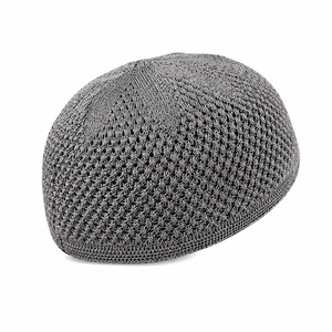 Bonnet de prière Kufi gris en tricot respirant pour hommes – Bonnet léger en maille ouverte, chapeau musulman polyvalent pour usage quotidien - Product Image 5