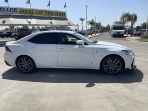 Lexus IS 200t 2017 usado en venta a bajo precio - Product Image 5