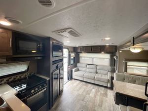 Usado, 2019, Forest River Rockwood Ultra Lite 2612WS - Product Image 6