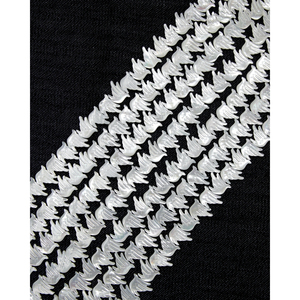 Perles de coquillages, d'os et de corail Flying Bird Strand - Product Image 1