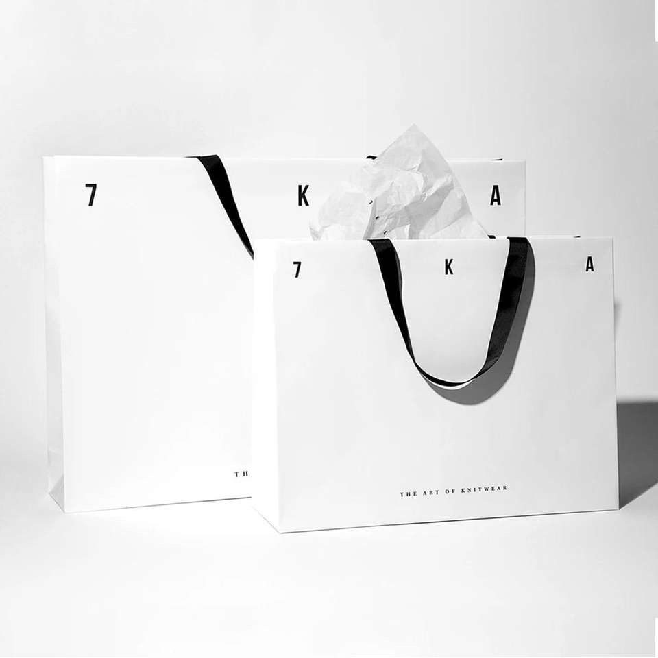 Factory Wholesale Cheap Custom Printed Luxury Carton Fashionable Shopping Bag for Clothing Brands Gift Shopper Bag with logo