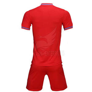 Venta al por mayor de uniformes de fútbol transpirable de tamaño personalizado para hombres ropa de fútbol sostenible - Product Image 2