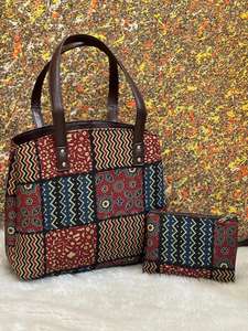 La triple partición de tela de algodón Doremon Tote fácil de lavar y transportar puede acomodar todo lo esencial para la Oficina y las salidas diarias - Product Image 4