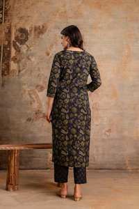 Venta al por mayor colección de trajes de algodón rectos de estilo indio y pakistaní confeccionados, ropa informal y de fiesta - Product Image 5