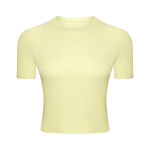 Vente en gros de vêtements de fitness pour femmes en polyester T-shirt léger à séchage rapide de sport sexy nouveau design haut à manches courtes de fitness yoga - Product Image 6
