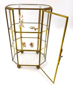 Caja de Joyería Artesanal de Metal y Vidrio con Diseño Artesanal para Guardar Piezas de Joyería Valiosas de Forma Segura - Product Image 1