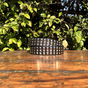 Ceinture Western en Cuir Pleine Fleur de 40 mm Style Gaucho avec Clous Pyramidaux, Boucle en Laiton Massif Finition Nickel, Taille Personnalisée, Artisanat du Cuir - Product Image 6