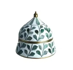 Lujosa bandeja de Ramadán con tapa en metal dorado, ideal para servir a los invitados y mejorar sus decoraciones de Eid Mubarak y Ramadán - Product Image 2