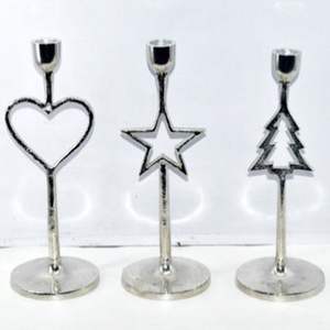 Bougeoir en métal en fonte à l'architecture gothique et au style médiéval idéal pour les châteaux ou la décoration de restaurant à thème - Product Image 4