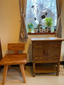 Gabinete lateral Wabi-Sabi Treasure de teca natural con puertas de raspado de madera desgastada, muebles de sala de estar para uso doméstico o hotelero - Product Image 4