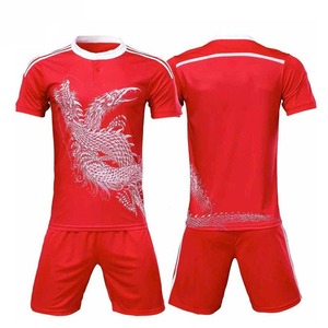 Conjunto de fútbol de sublimación completo para adultos Jersey de cintura elástica y pantalones cortos de secado rápido con colores vivos - Product Image 1