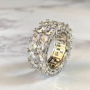 Bague de mariage de haute qualité pour femmes, en argent sterling, style religieux, sertie de moissanite, certifiée IGI - Product Image 1