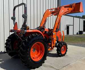 Tracteur utilitaire compact Kubota LA4701, 47 CV, 4 roues motrices, diesel, avec chargeur frontal pour travaux agricoles - Product Image 2