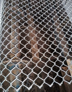 Clôture à mailles avec poteaux en béton pour une installation permanente - Product Image 6