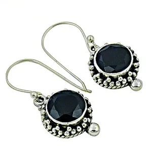 Boucles d'oreilles pendantes en argent 925 avec onyx noir pour femmes, motif géométrique tendance en forme de couronne, style religieux en platine pour les fêtes ou les cadeaux - Product Image 1