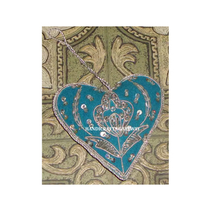 Ornement de forme de coeur suspendu de Noël en couleur bleu ciel utilisé pour la célébration de la fête de décoration et la fête de Noël pour briller - Product Image 1