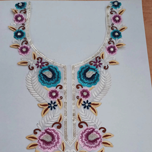 Écussons détachables brodés à la main élégants pour chemisiers, chandails et vestes - Product Image 1