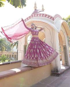 Traje de último diseñador estilo moderno pesado Georgette Lehenga Choli con Dupatta con bordado de secuencia de trabajo proveedor al por mayor - Product Image 3