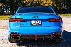 รถยนต์มือสองที่เชื่อถือได้ ปี 2021 ออดี้ RS5 คูเป้ ทวินเทอร์โบ V6 สีเทอร์โบบลู พร้อมแพ็คเกจ Black Optic - Product Image 2