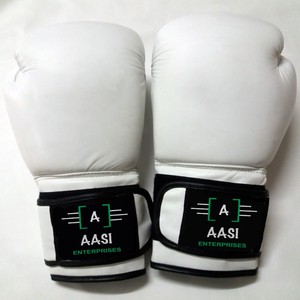 Étiquette tissée sérigraphiée Kickboxing Clubs spéciaux Gants de boxe mitaines en cuir véritable Gants Pro Player Spécial fait à la main - Product Image 5