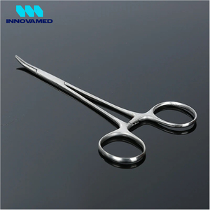 Pinzas Quirúrgicas Manuales de Acero Inoxidable en Forma de Codo de 12.5 cm de Calidad INNOVAMED, Uso Hospitalario, Abrazadera de Plástico, Certificación CE Clase I - Product Image 6