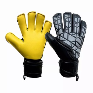 Gants de gardien de but de football confortables et personnalisés super doux de qualité supérieure pour la protection des mains au football - Product Image 1