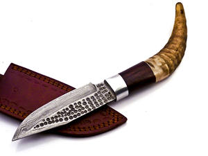 Couteau de chasse fait main au design magnifique personnalisé OEM avec mitre en acier manche en bois de rose et corne de bélier couteau de camping - Product Image 3