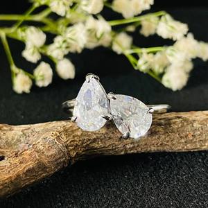 Anillo de compromiso de diamante de moissanita de pera de 2 piedras de oro macizo de 14 quilates, anillo de diamante de moissanita de corte de pera de 2 piedras - Product Image 4