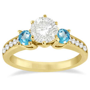 Anillo de Compromiso de Tres Piedras con Topacio Azul y Diamantes en Oro Amarillo de 18k, 0.45 Quilates - Product Image 3
