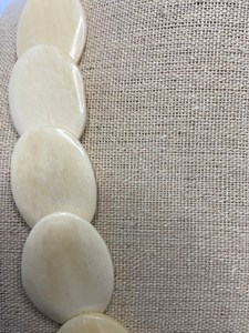 Collier en os de chameau vintage fabriqué à la main petit disque en forme de bel accessoire décoratif artisanat naturel pour noël - Product Image 5
