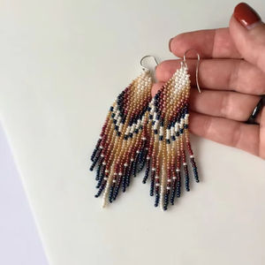 Pendientes de cuentas bohemias con flecos en cascada Andy de diseño turquesa, regalo de joyería único - Product Image 1