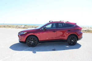 Toyota Venza Nightshade Edition 2023 USADO EN EXCELENTES CONDICIONES - Product Image 4