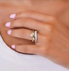 Elegante Anillo Ondulado con Diamantes Pavé, Anillo de Cóctel Curvo de Oro Puro de 18K con Diamantes Cultivados en Laboratorio, Anillo de Forma Libre, Anillo de Compromiso - Product Image 4