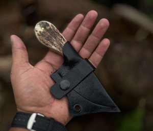 Couteau de chasse artisanal OEM personnalisé en acier à haute teneur en carbone, manche en bois, lame pointue, 4 pouces – Meilleure vente - Product Image 5