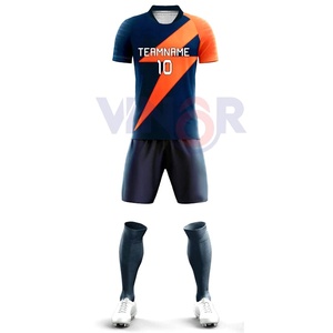 Uniformes de football à séchage rapide pour jeunes joueurs de football avec logo personnalisé de haute qualité Design à la mode pour adultes Impression par sublimation verte - Product Image 1