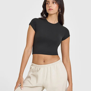 Camiseta de mujer de algodón 100% negra suave personalizada, informal, suave, ligera, transpirable y elegante, camiseta de entrenamiento de gimnasio de ajuste relajado de diseñador - Product Image 3