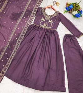 Elégante robe Anarkali bordeaux, bleu sarcelle et dorée | Robe indienne de créateur avec Dupatta pour femme | Vêtements ethniques de mariée et de fête - Product Image 5