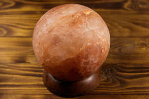 Lámpara de esfera de sal rosa del Himalaya al por mayor, diseño artístico artesanal de cuenco, cesta tallada, brillo sereno, decoración del hogar, artesanías naturales - Product Image 2
