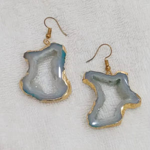 Boucles d'oreilles plaquées or en pierre naturelle fabriquées à la main Bijoux de mode pour femmes à la mode principalement en laiton - Product Image 2