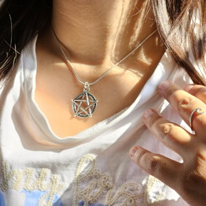 El Mejor Regalo de Navidad, Dije de Plata de Ley 925 Oxidada con Forma de Estrella, Estilo Religioso, Ligero, para Ella, para Todas las Ocasiones - Product Image 3