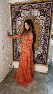 Robe de soirée à paillettes, faite à la main, magnifique, avec décoration drapée, naturelle, pour les fêtes et les célébrations - Product Image 6