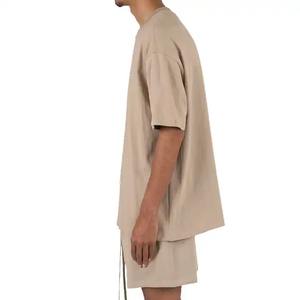 Conjunto de dos piezas de camiseta y pantalones cortos para hombre de alta calidad OEM 100% algodón estampado digital largo para verano - Product Image 3