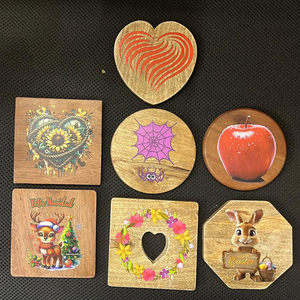 Obra de Arte Redonda Esmaltada de Lujo Artesanal con Características Ecológicas y No Tóxicas, Diseños Surtidos de Temporada y Decorativos - Product Image 1