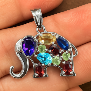 Pendentif éléphant en argent sterling plaqué rhodium avec pierres précieuses multiples - Bijoux minimalistes pour femmes faits à la main en gros - Product Image 1