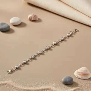 Bracelet tennis élégant pour femme en argent 925 avec strass en cristal, serti clos, idéal pour les soirées - Product Image 1
